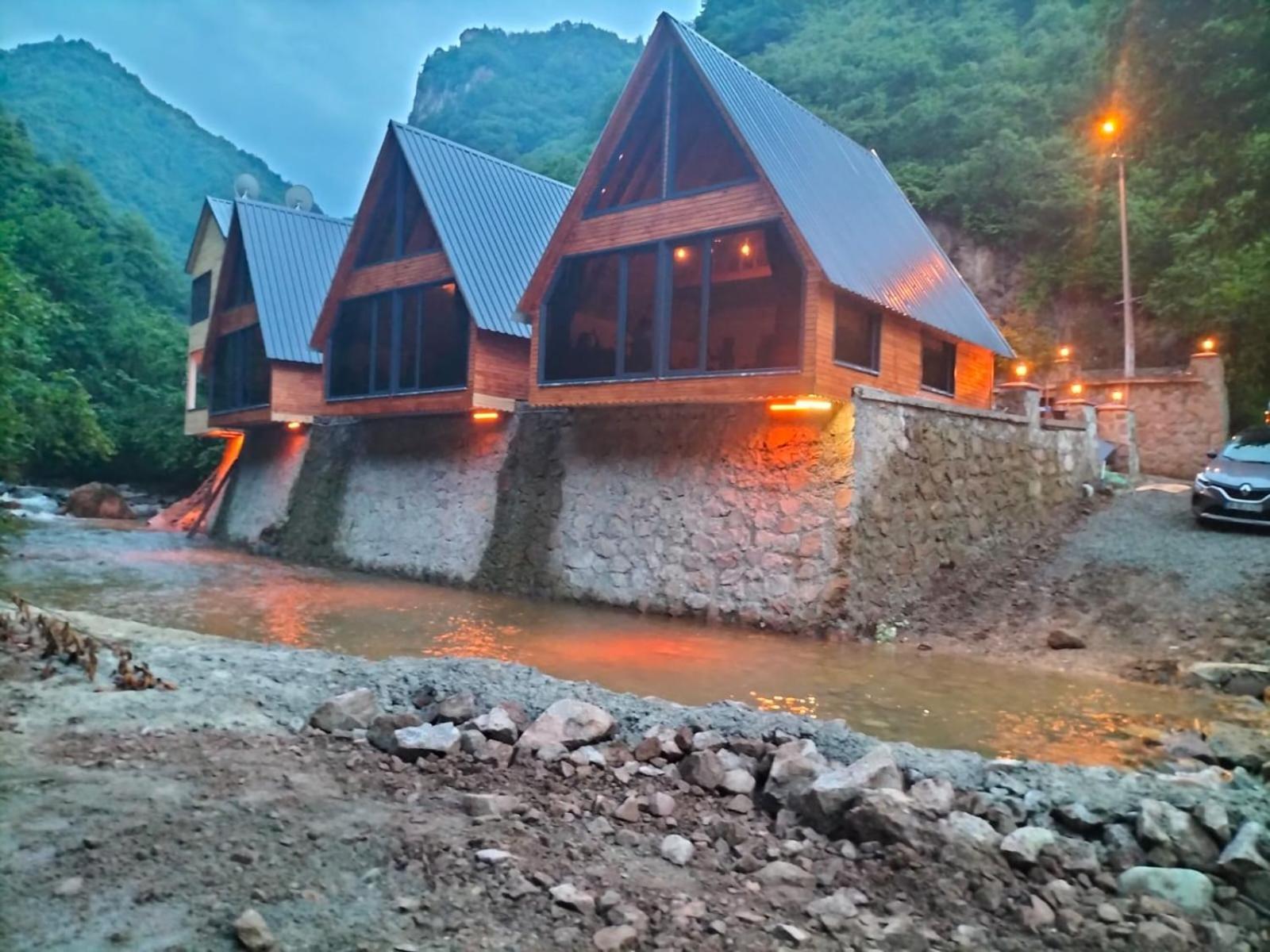 Case de vacanță Kozluca Bungalov *